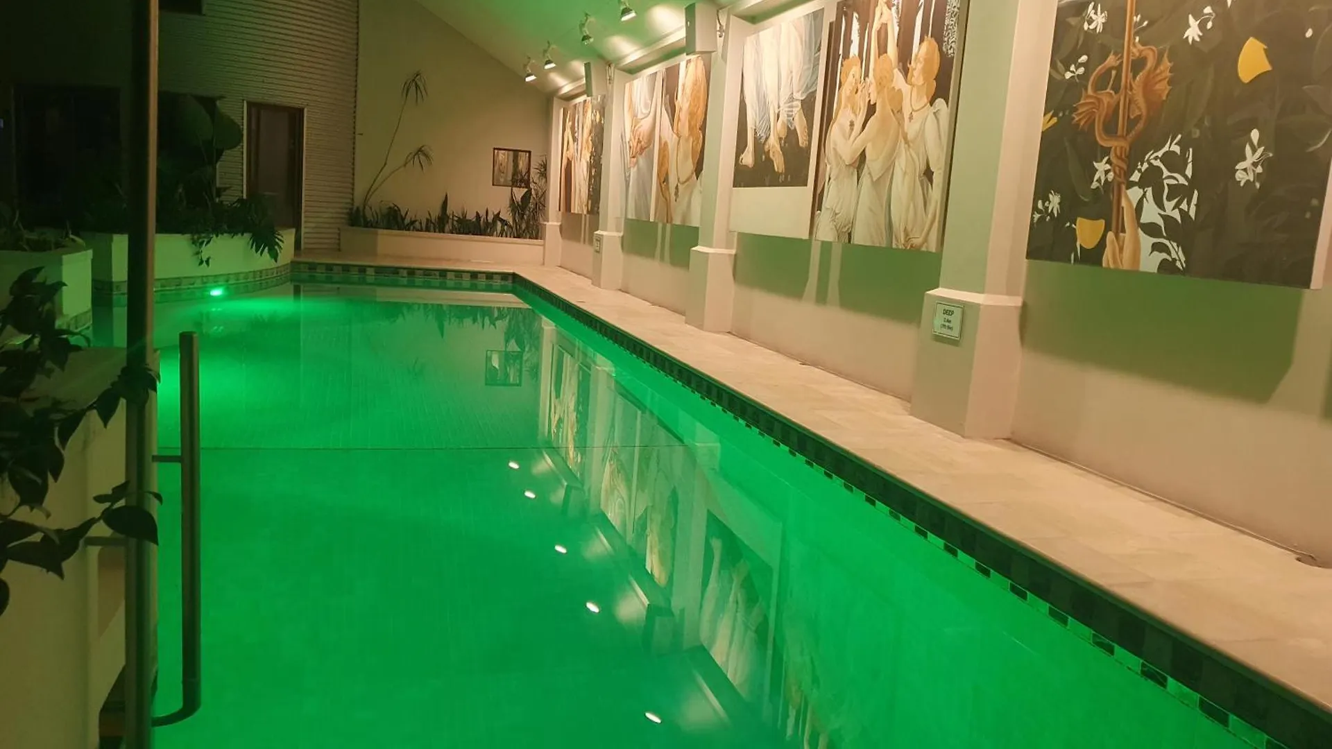 Bond Estate Luxury Accommodation Κράισττσερτς 0*,