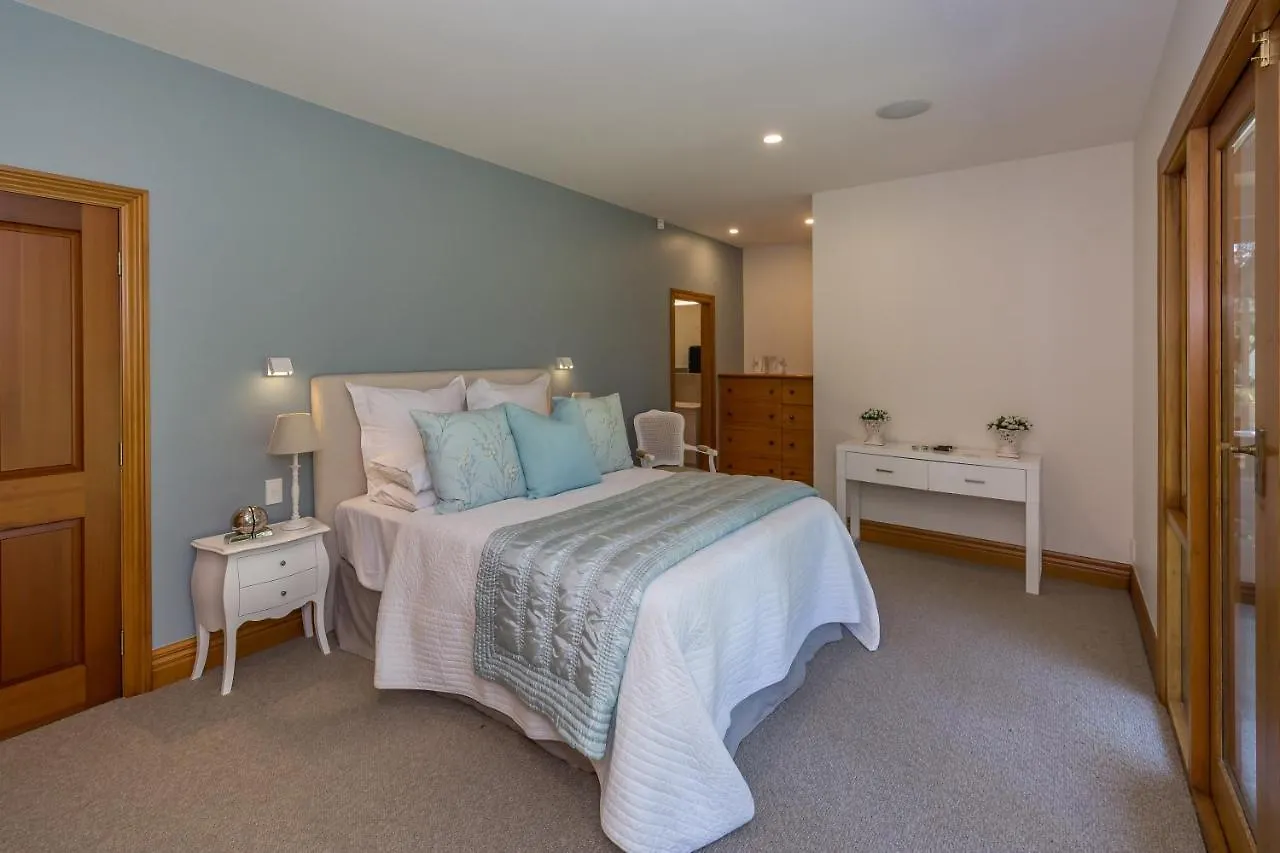 Bond Estate Luxury Accommodation Κράισττσερτς