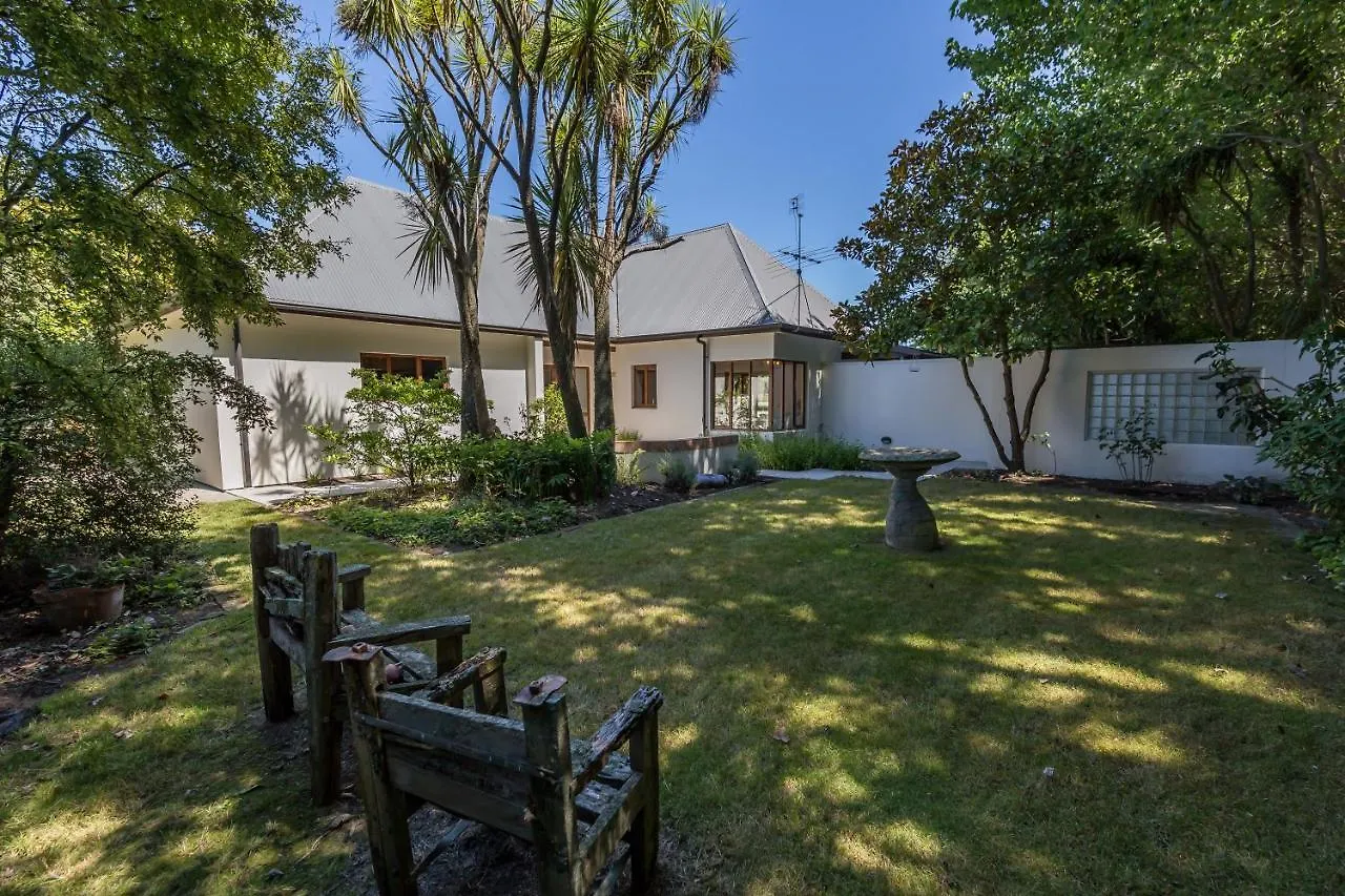Bond Estate Luxury Accommodation Κράισττσερτς 0*,