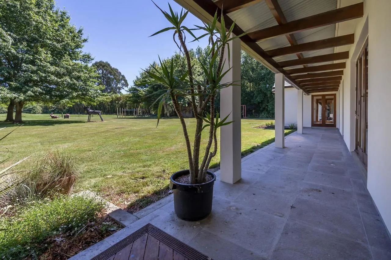 Bond Estate Luxury Accommodation Christchurch Holiday home